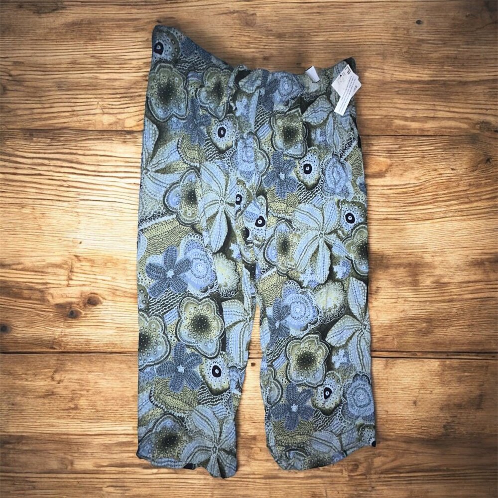 Islander full set, floral pattern, 2X Blouse, pants, & skirt for women